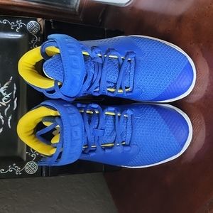 Under Armour boys youth size 3 shoes/sneakers